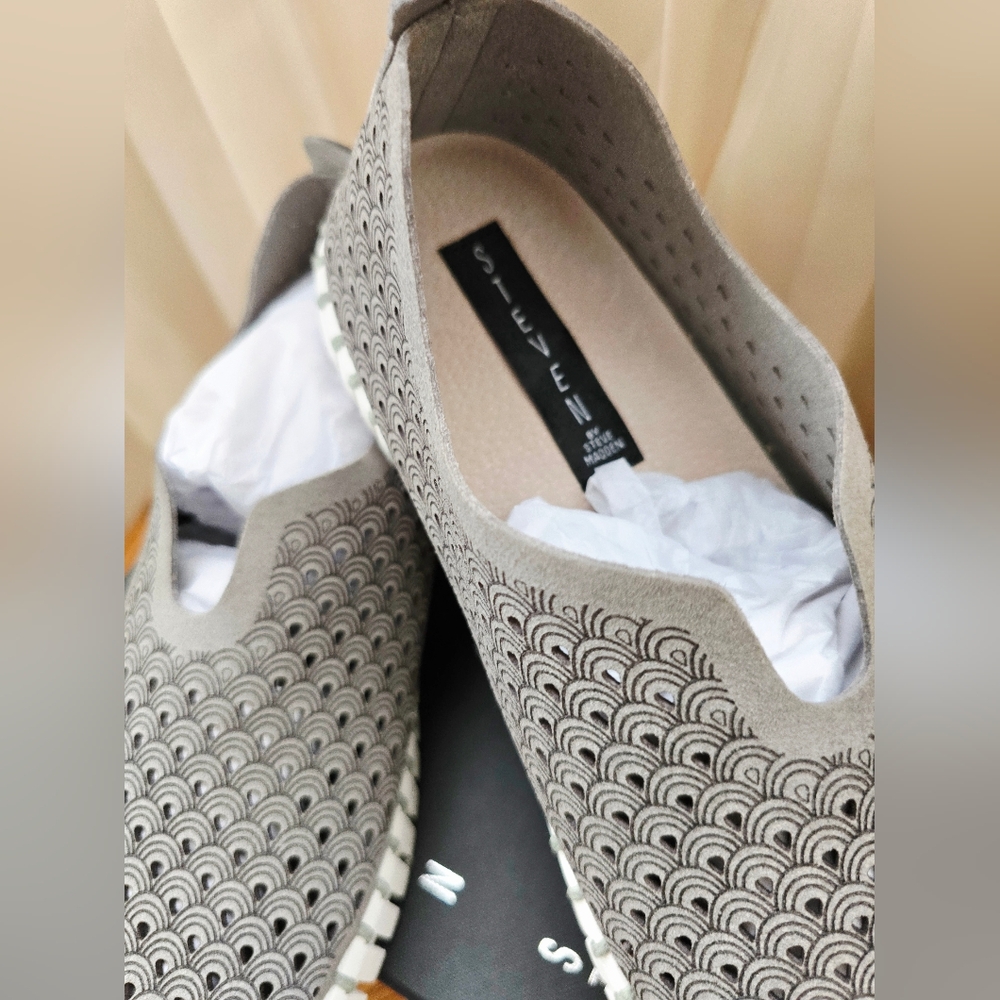 🩶Steve Madden Perforated Slip-ons SIZE 7.5 - Picture 8 of 9